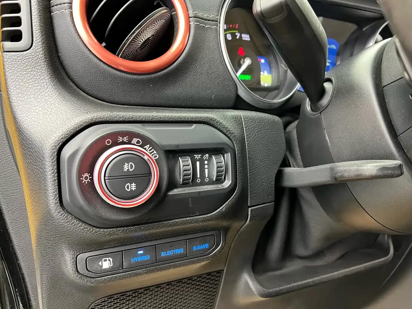 Jeep Wrangler New Energy 2021 Model 4-Door 2.0T 4xe Sahara — миниатюра 4
