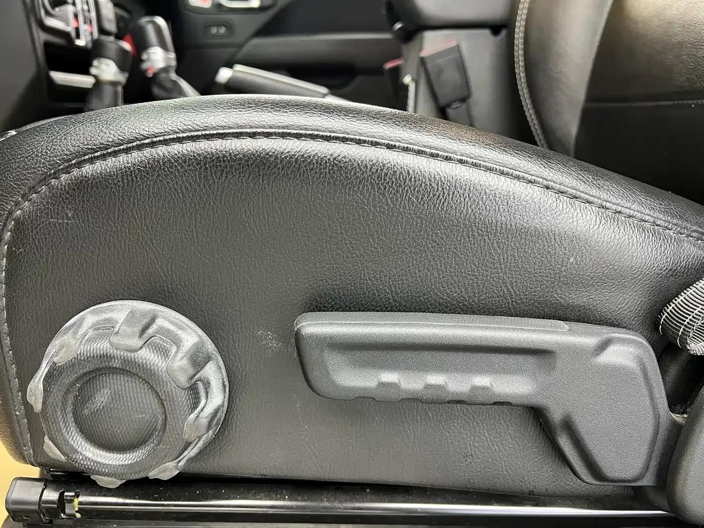 Jeep Wrangler New Energy 2021 Model 4-Door 2.0T 4xe Sahara — миниатюра 6