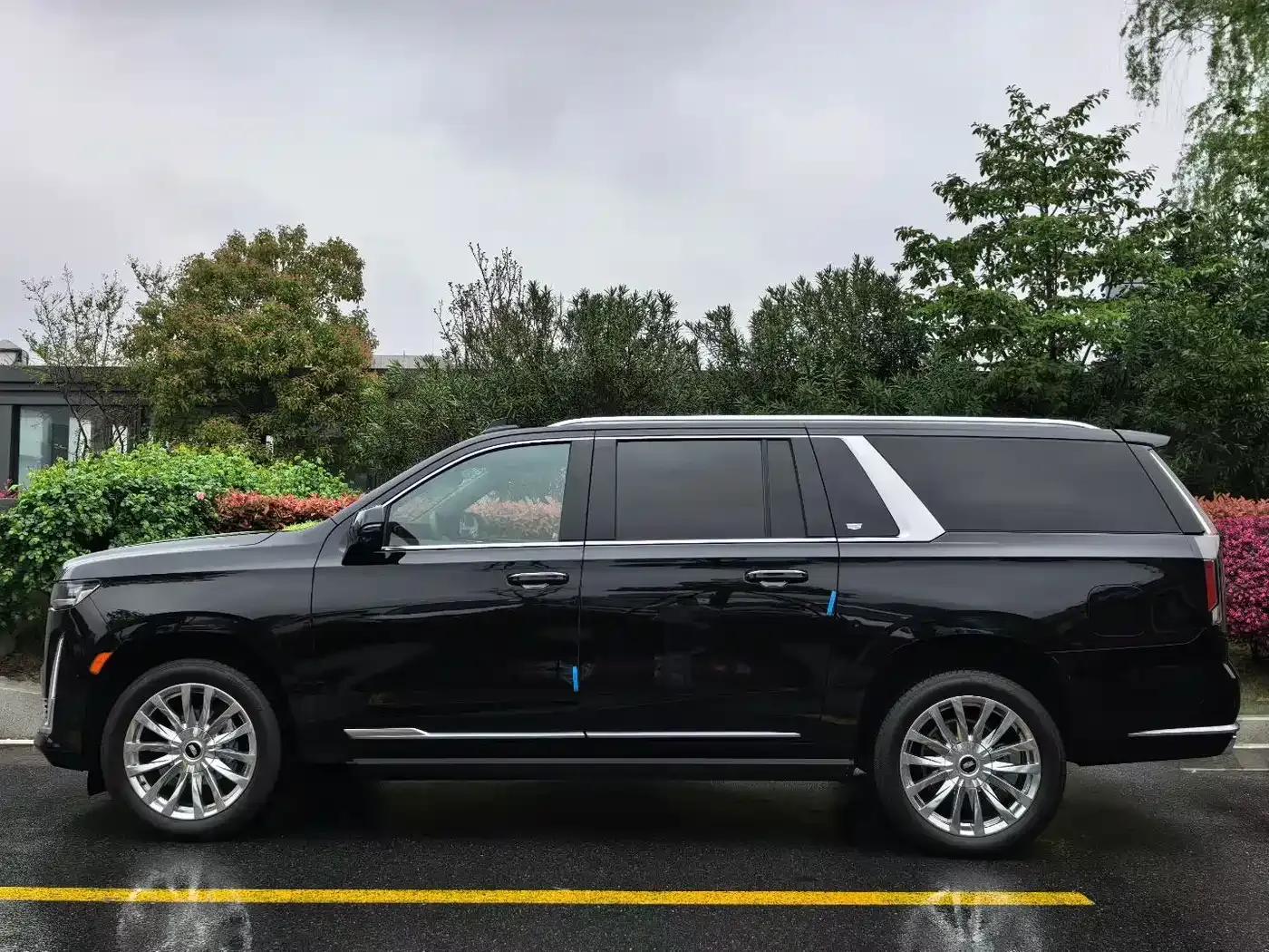 2024 Cadillac Escalade 6.2L Extended Version — миниатюра 4