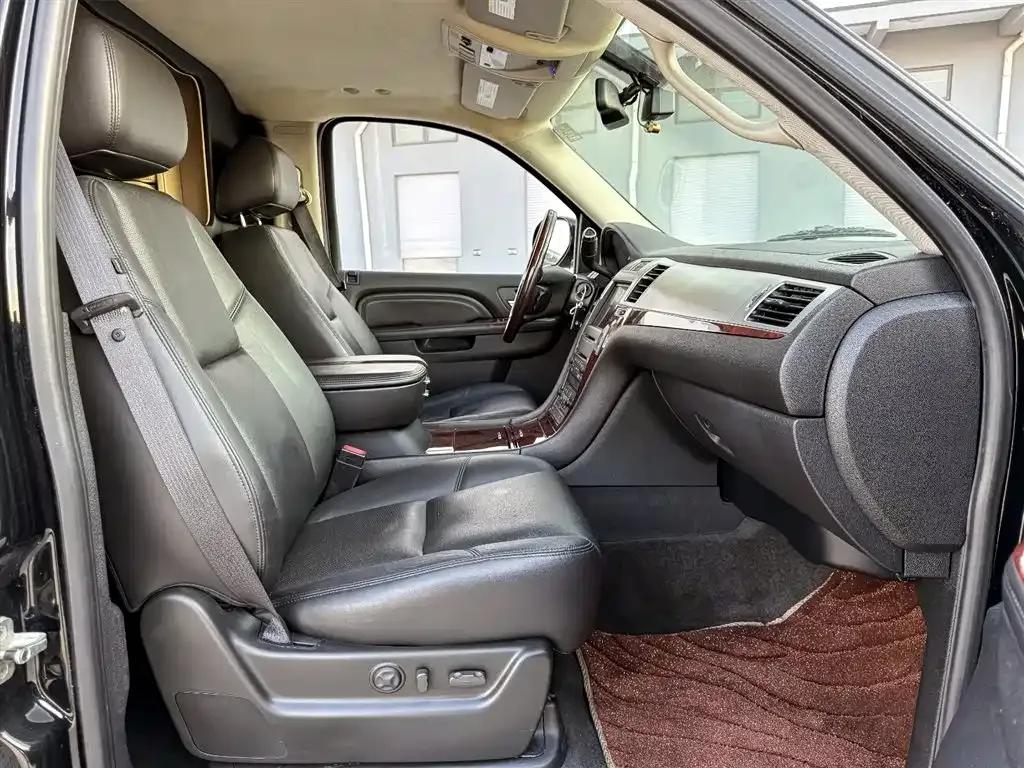 2012 Cadillac Escalade 6.2L Presidential Edition — миниатюра 15