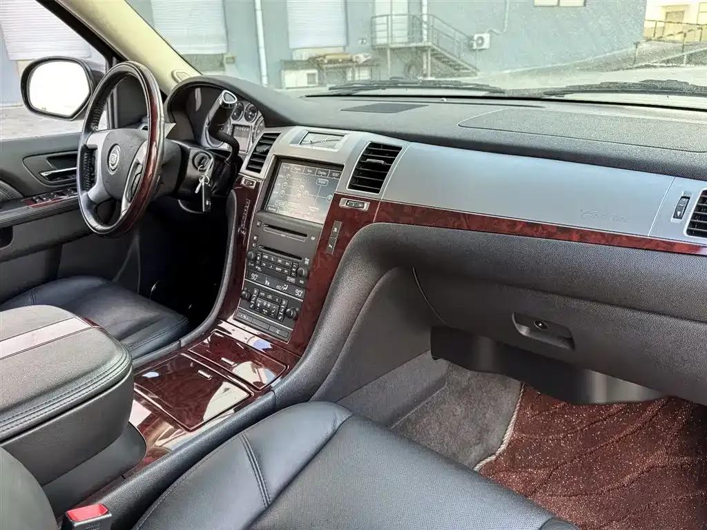 2012 Cadillac Escalade 6.2L Presidential Edition — миниатюра 16