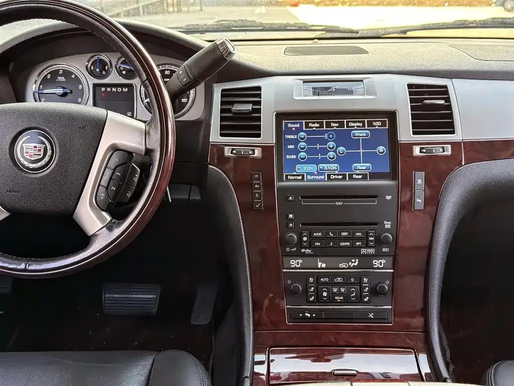 2012 Cadillac Escalade 6.2L Presidential Edition — миниатюра 18