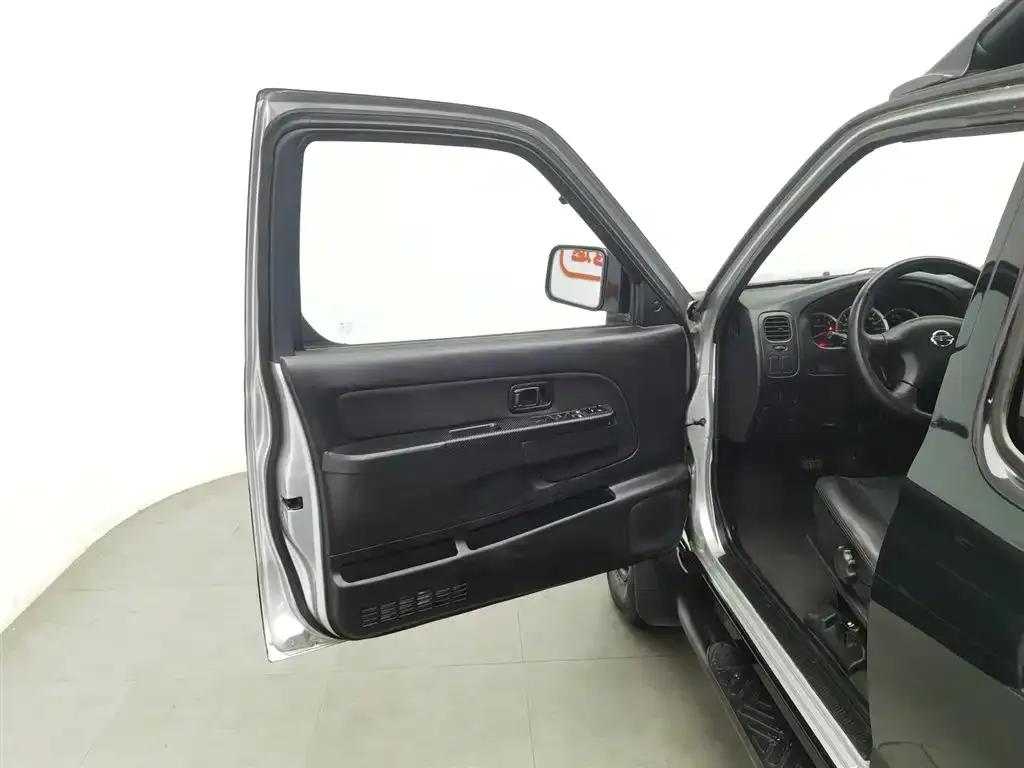 Nissan Paladin 2008 2.4L 2WD Standard Edition — миниатюра 8