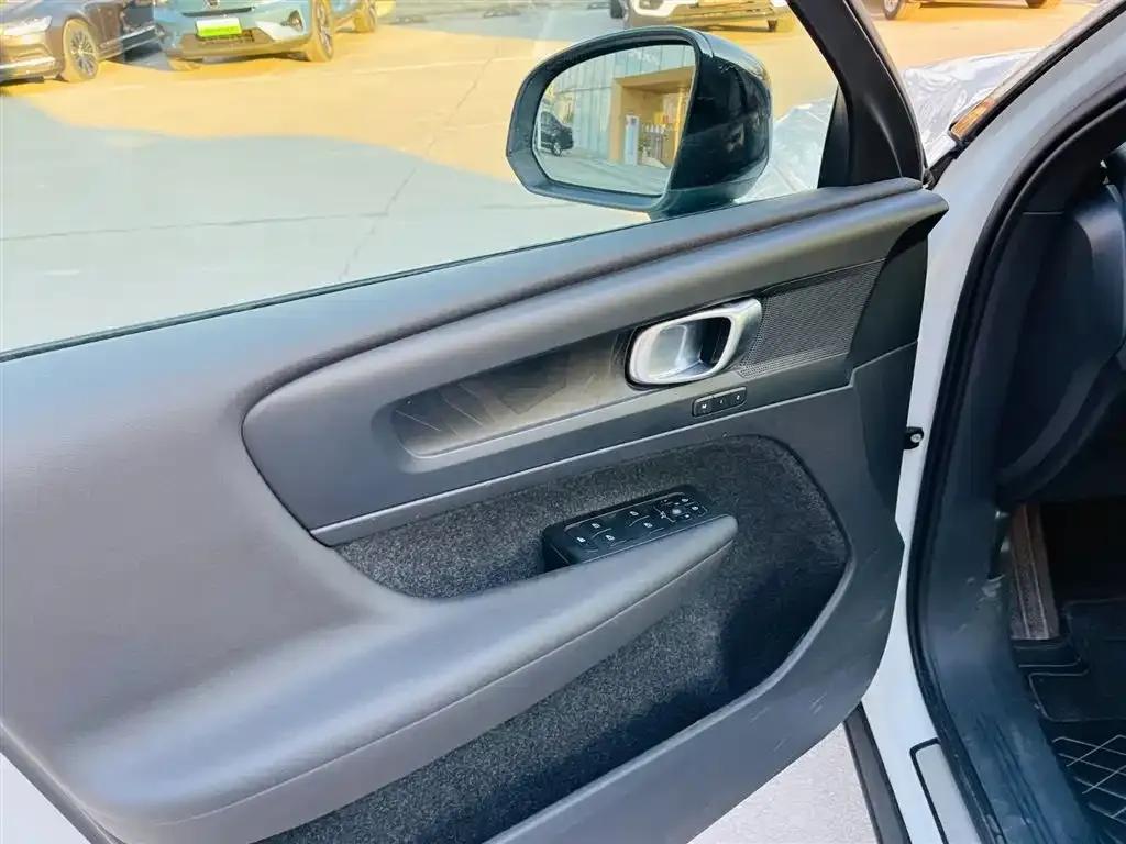 Volvo XC40 PHEV 2023 Long Range Edition — миниатюра 10