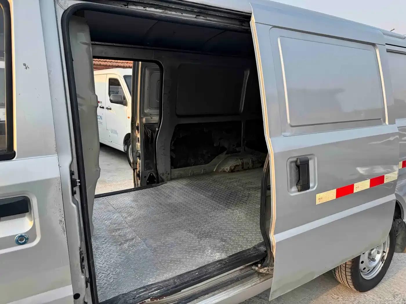 Wuling Rongguang EV 2020 Basic 2-Seater with Closed Windows 300km Range — миниатюра 8
