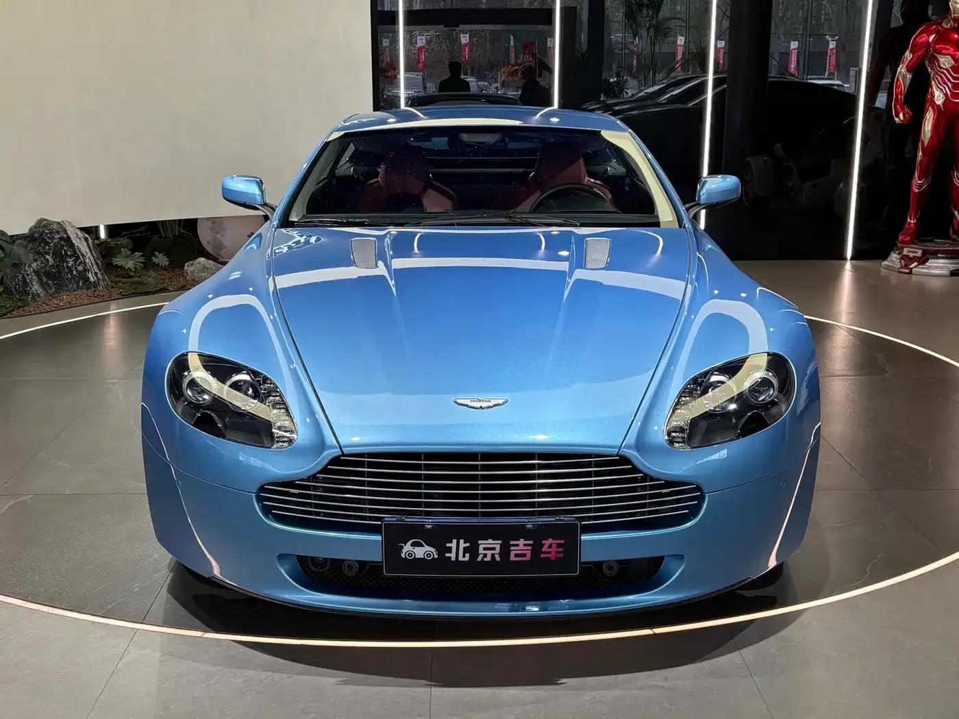 2011 V8 Vantage 4.7L Sportshift Coupe — миниатюра 2