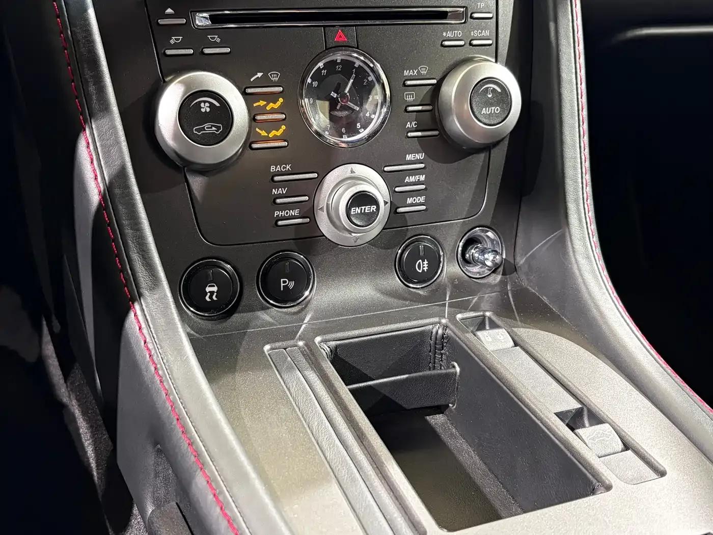 2011 V8 Vantage 4.7L Sportshift Coupe — миниатюра 11