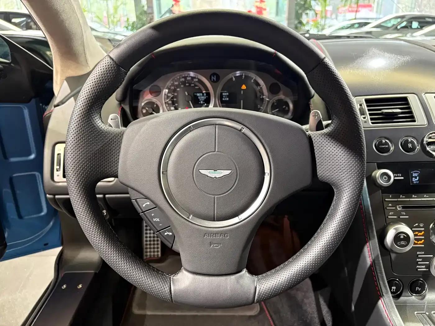 2011 V8 Vantage 4.7L Sportshift Coupe — миниатюра 14