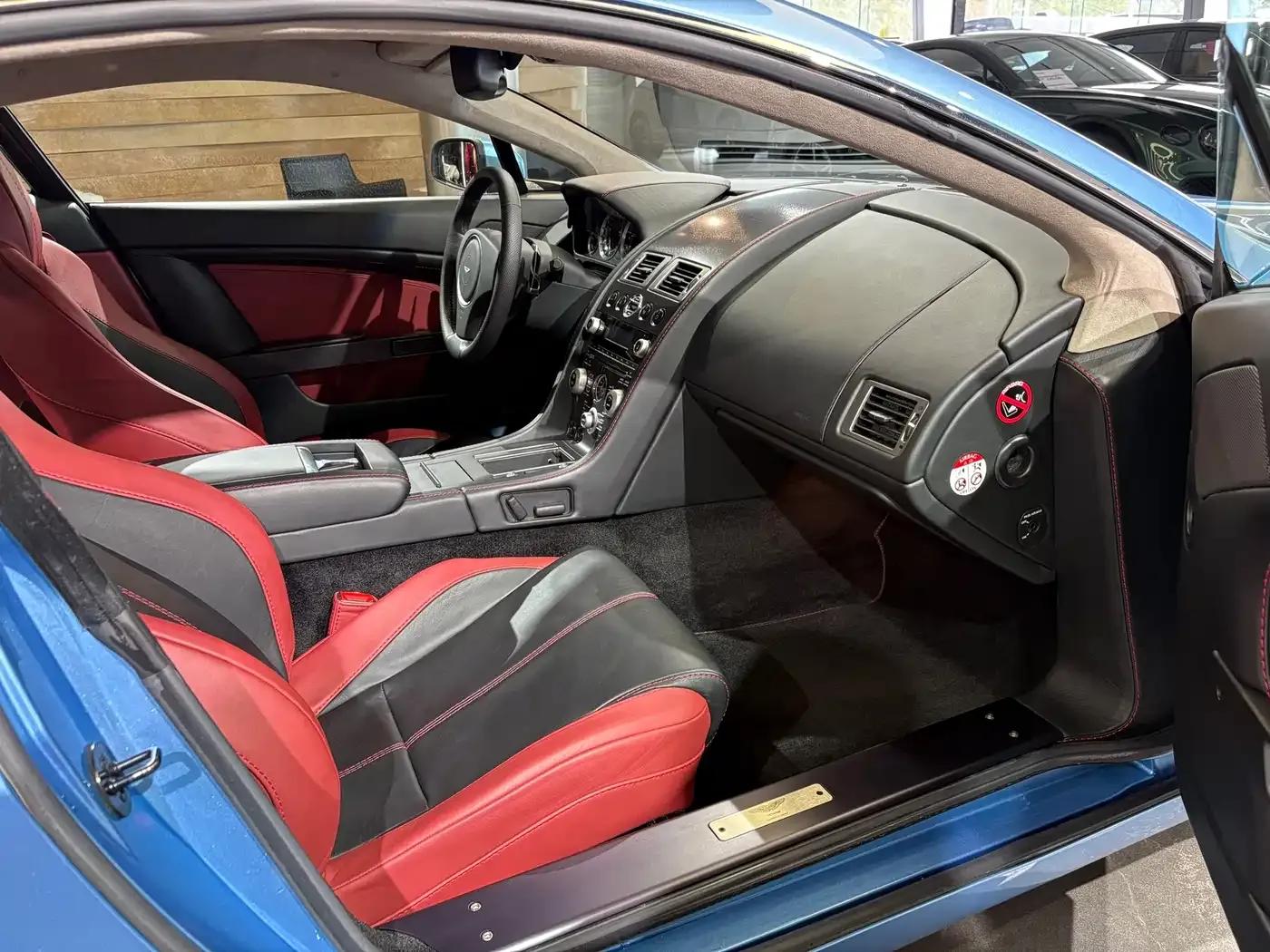 2011 V8 Vantage 4.7L Sportshift Coupe — миниатюра 16