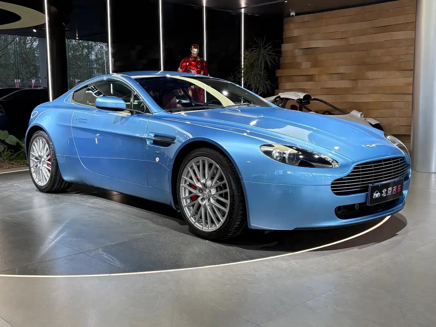 2011 V8 Vantage 4.7L Sportshift Coupe — миниатюра 3