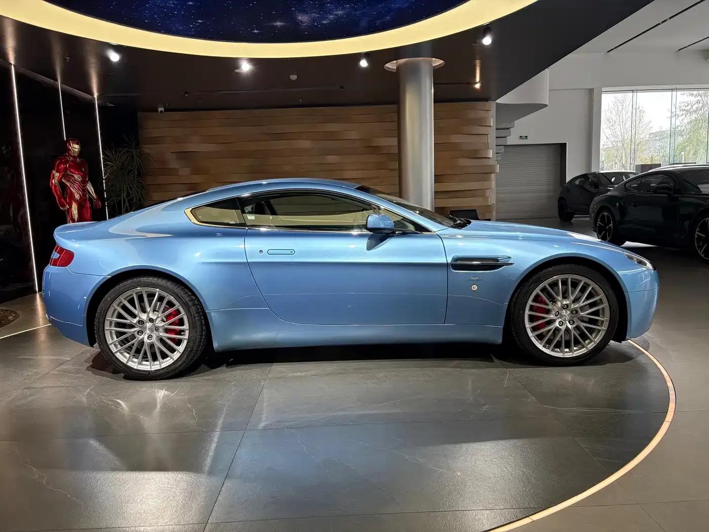 2011 V8 Vantage 4.7L Sportshift Coupe — миниатюра 4