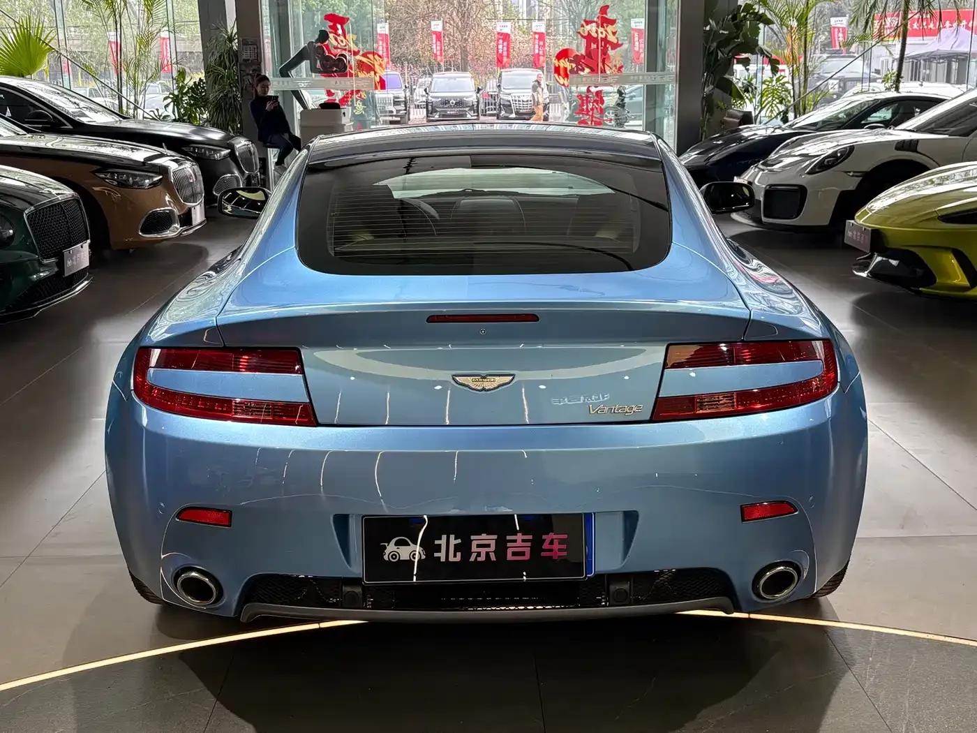2011 V8 Vantage 4.7L Sportshift Coupe — миниатюра 5