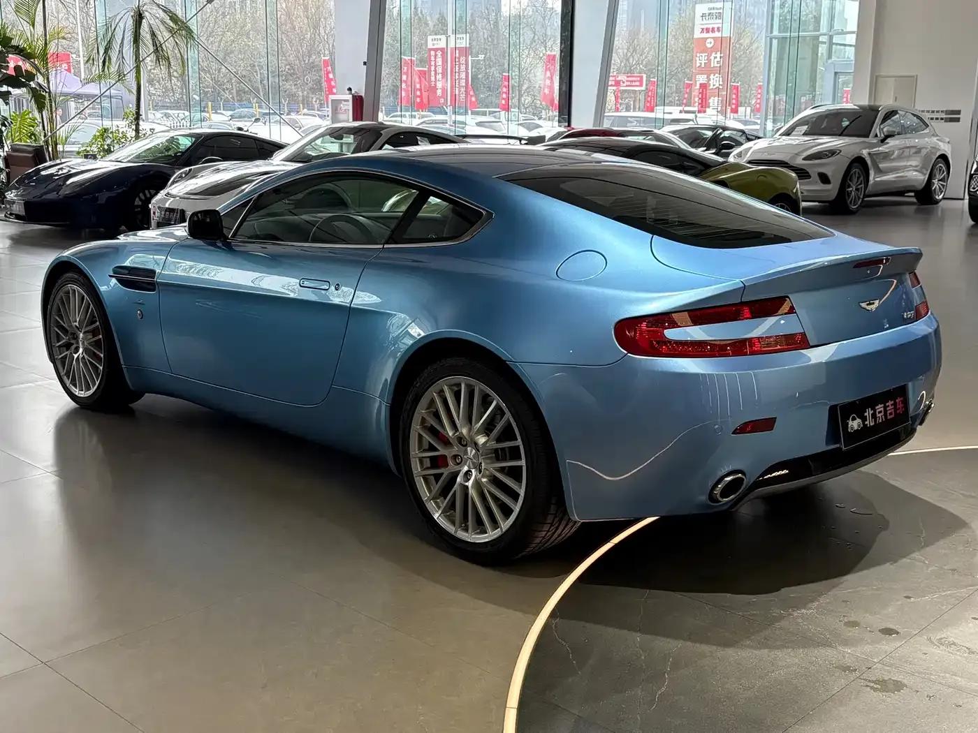 2011 V8 Vantage 4.7L Sportshift Coupe — миниатюра 6