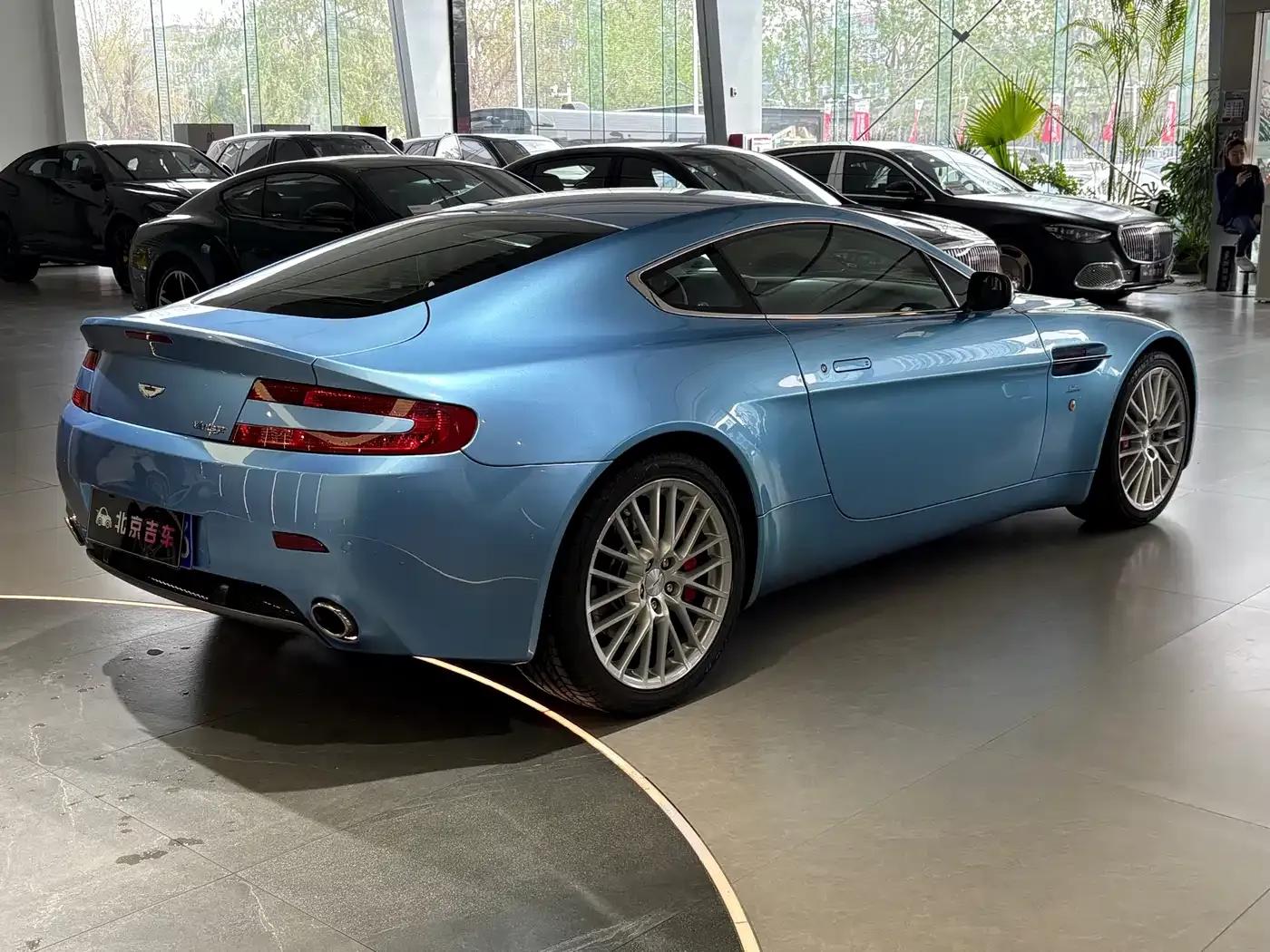 2011 V8 Vantage 4.7L Sportshift Coupe — миниатюра 7
