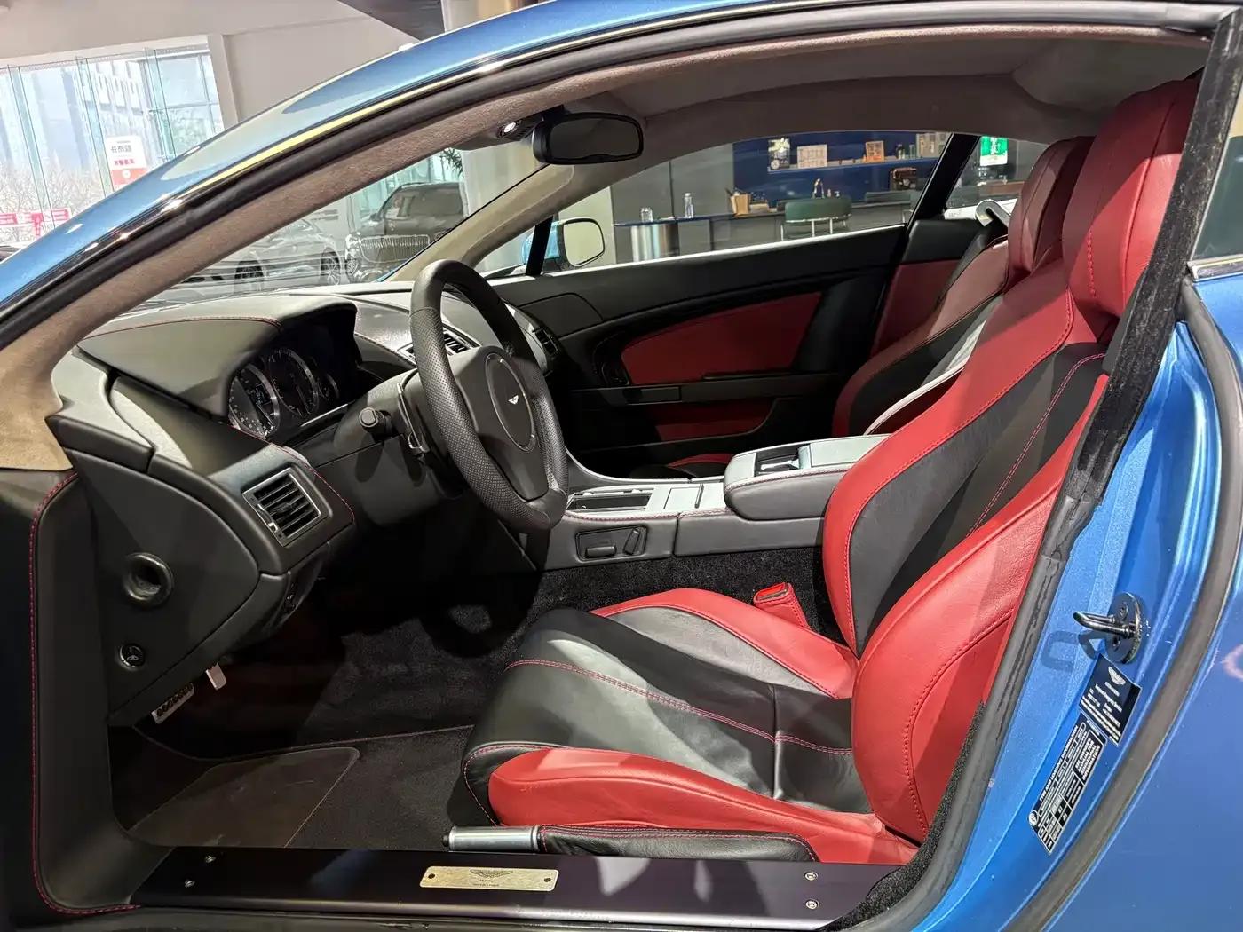 2011 V8 Vantage 4.7L Sportshift Coupe — миниатюра 8