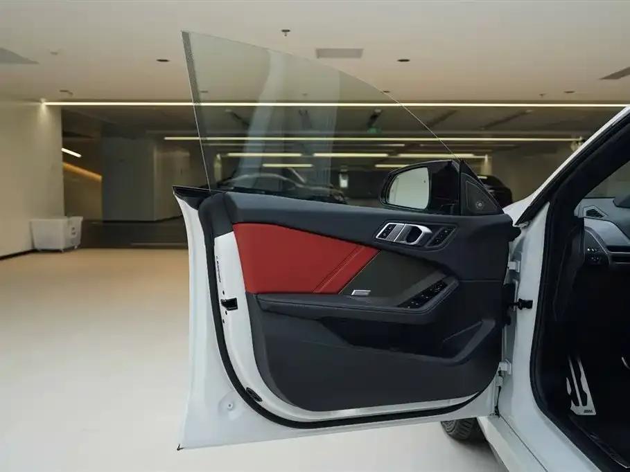 2025 BMW M235L — миниатюра 16