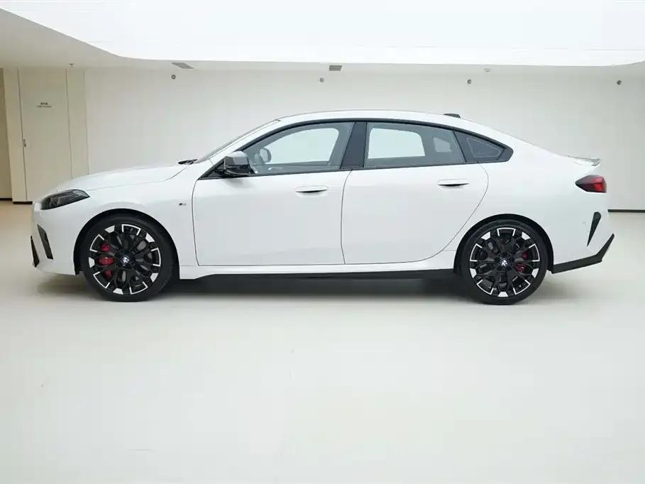 2025 BMW M235L — миниатюра 3