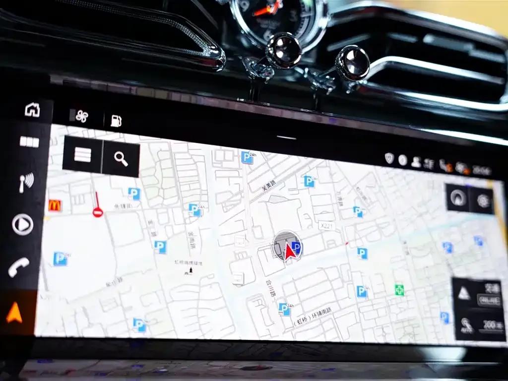 Bentayga Plug-in Hybrid 2021 3.0T PHEV — миниатюра 11