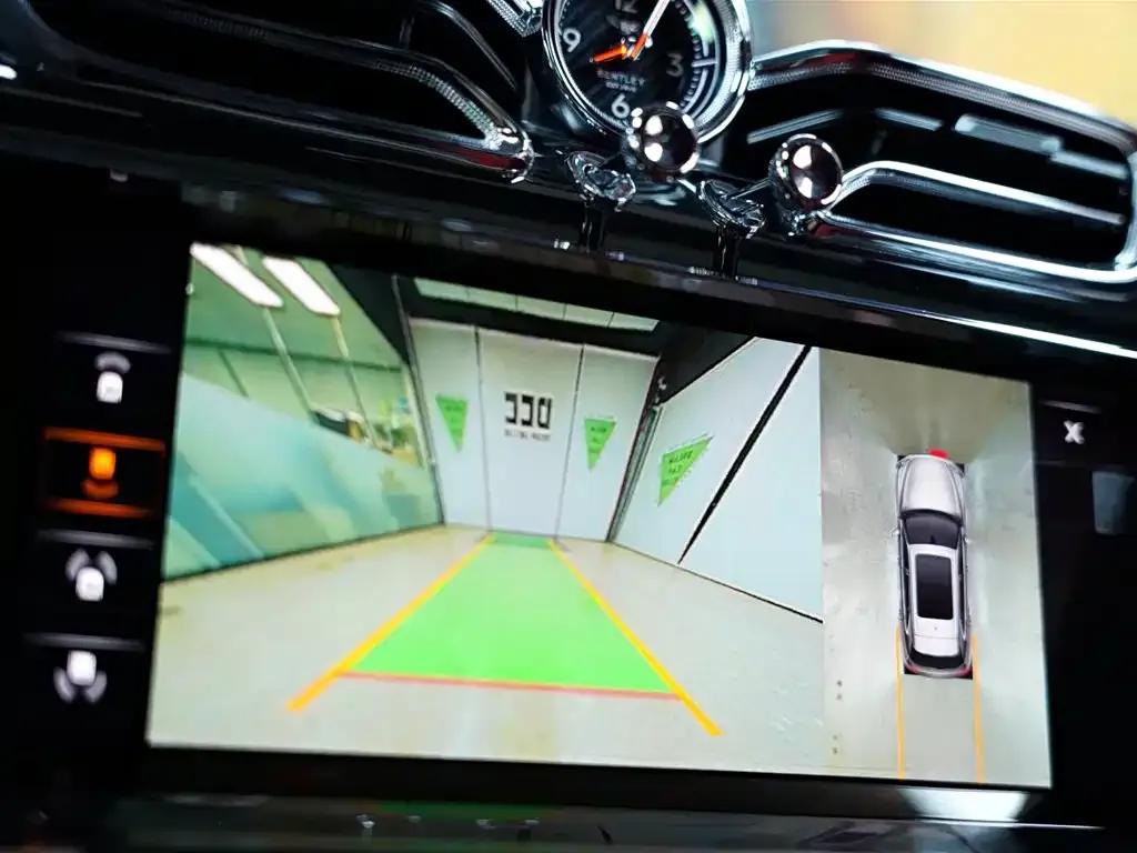 Bentayga Plug-in Hybrid 2021 3.0T PHEV — миниатюра 13