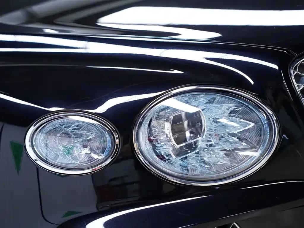 Bentayga Plug-in Hybrid 2021 3.0T PHEV — миниатюра 16
