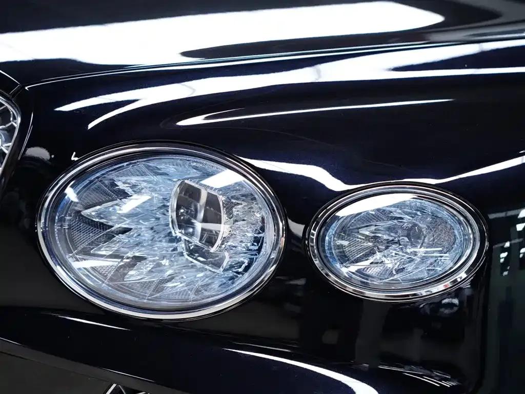 Bentayga Plug-in Hybrid 2021 3.0T PHEV — миниатюра 17