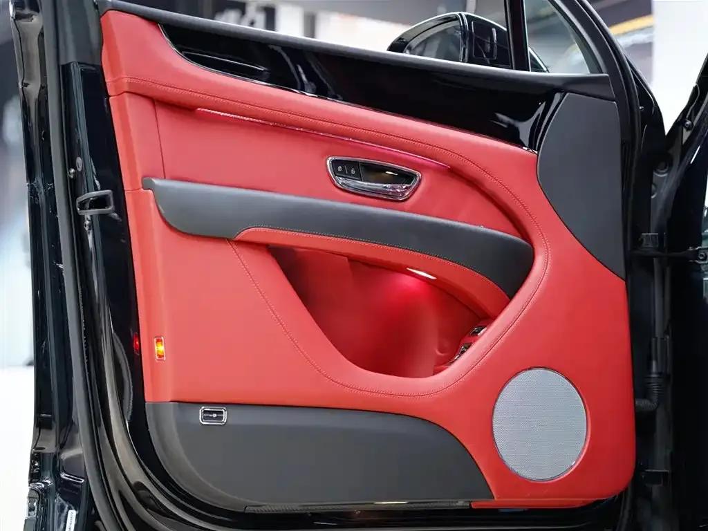 Bentayga Plug-in Hybrid 2021 3.0T PHEV — миниатюра 29