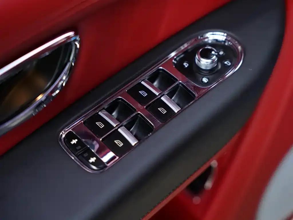 Bentayga Plug-in Hybrid 2021 3.0T PHEV — миниатюра 30