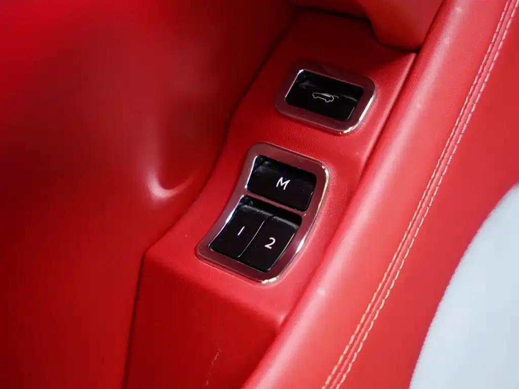 Bentayga Plug-in Hybrid 2021 3.0T PHEV — миниатюра 31