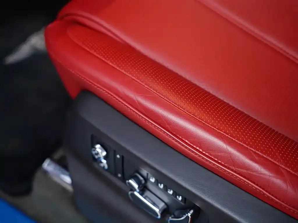 Bentayga Plug-in Hybrid 2021 3.0T PHEV — миниатюра 32