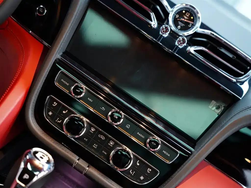 Bentayga Plug-in Hybrid 2021 3.0T PHEV — миниатюра 49