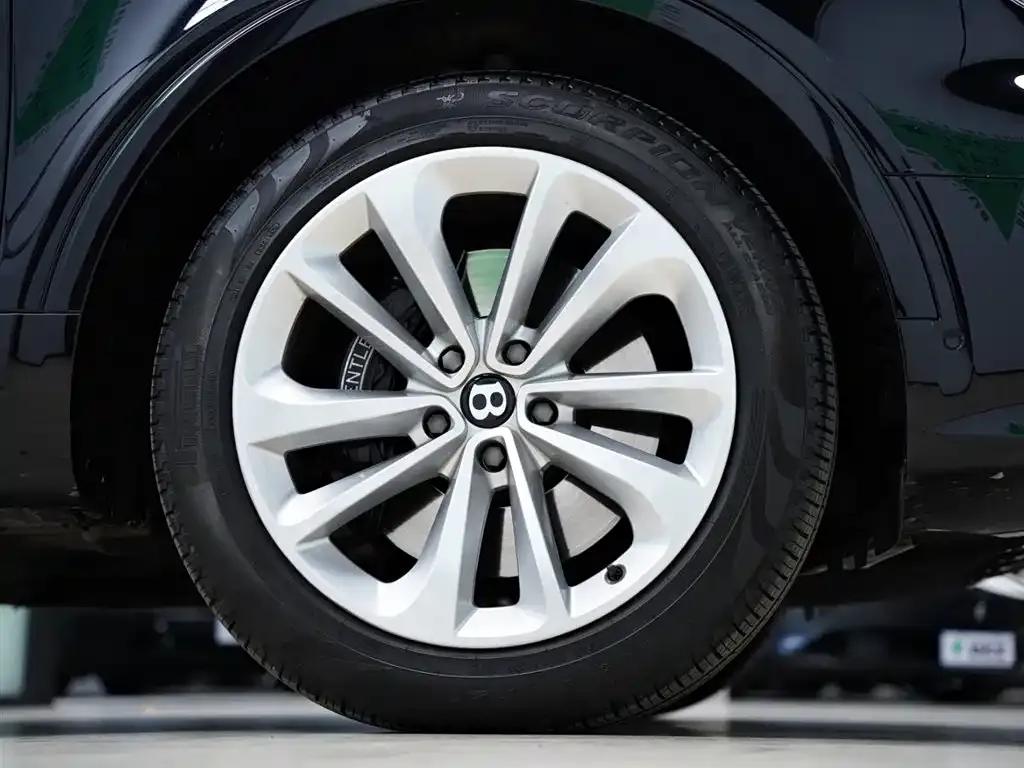 Bentayga Plug-in Hybrid 2021 3.0T PHEV — миниатюра 51