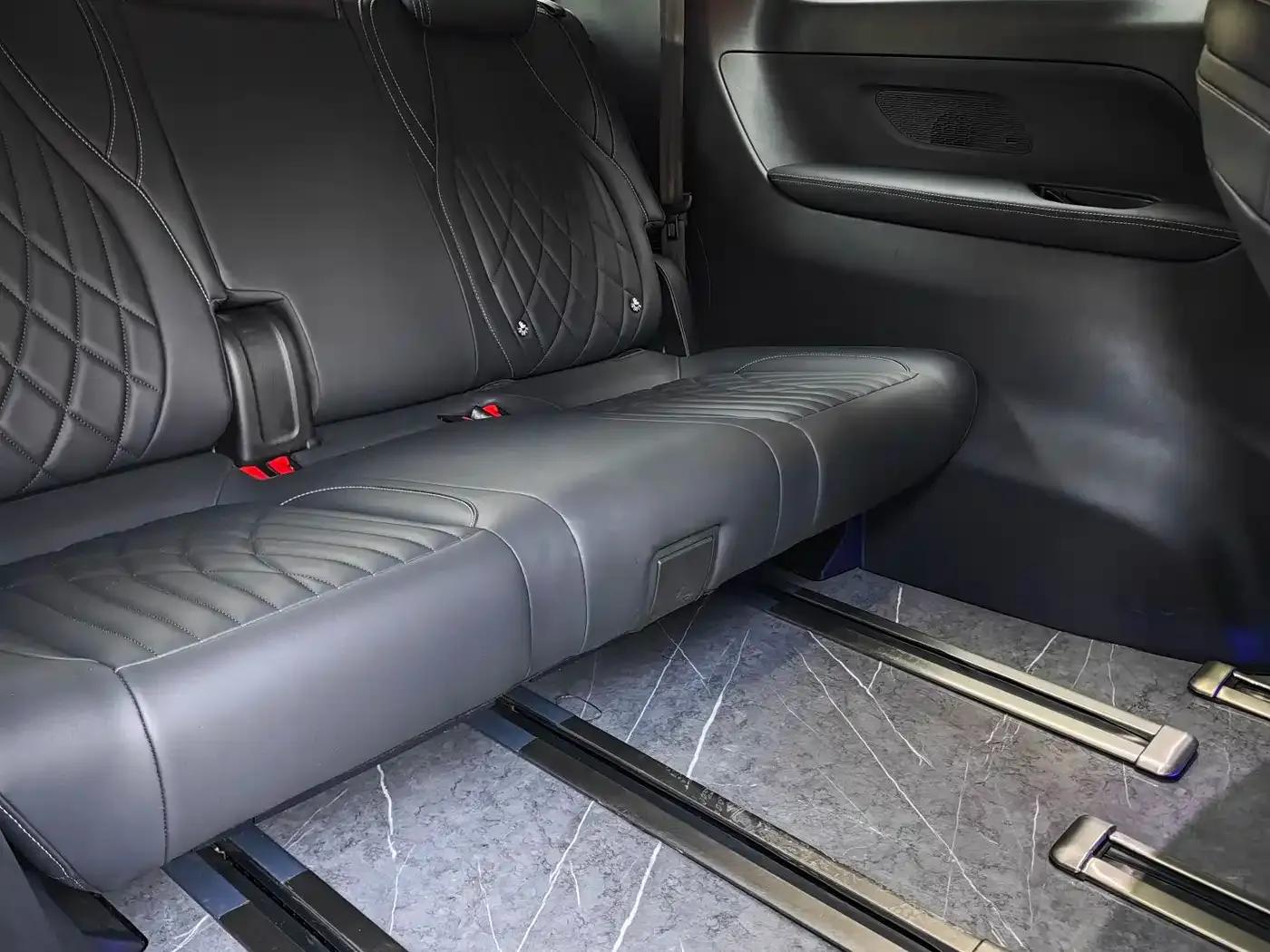 Maxus G90 2024 2.0T Starry Night 7-Seater Edition — миниатюра 16