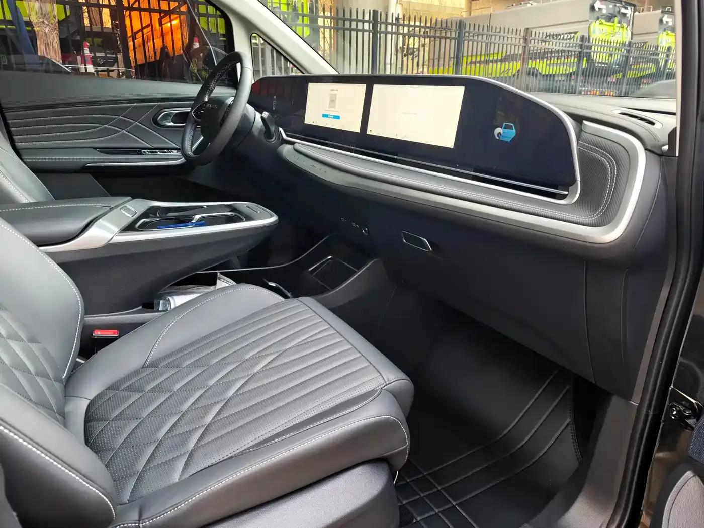 Maxus G90 2024 2.0T Starry Night 7-Seater Edition — миниатюра 8