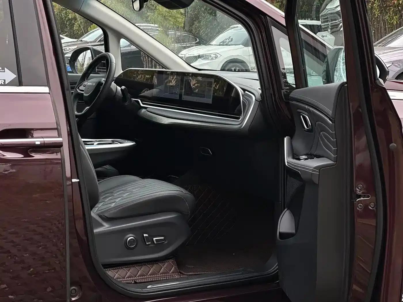 Maxus G90 2022 2.0T Interstellar 7-Seater Edition — миниатюра 11