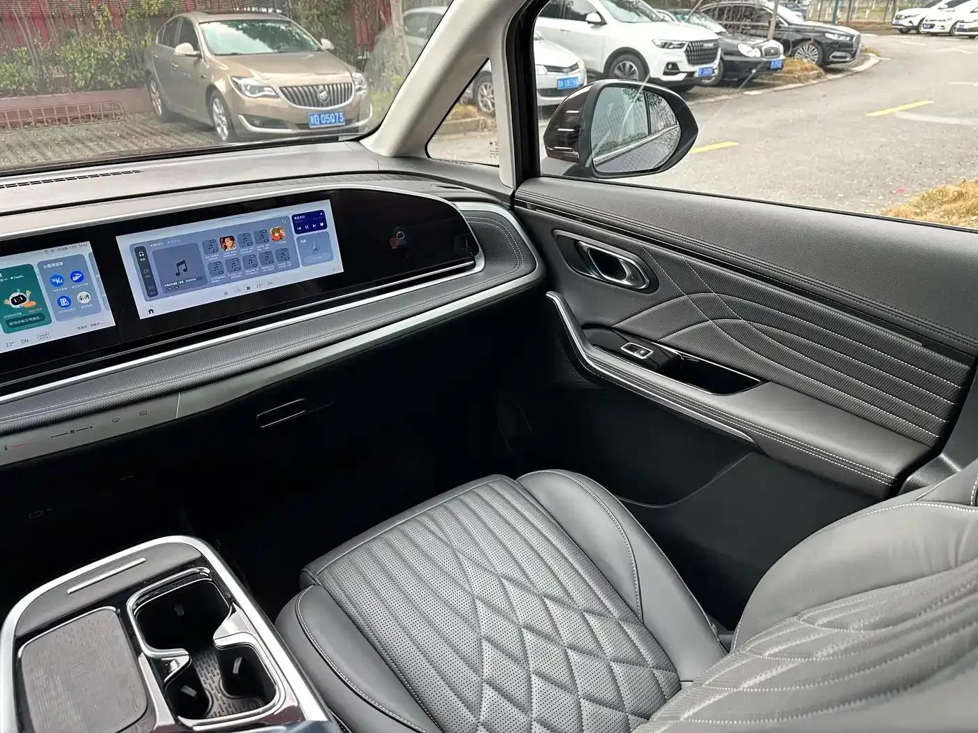 Maxus G90 2022 2.0T Interstellar 7-Seater Edition — миниатюра 17