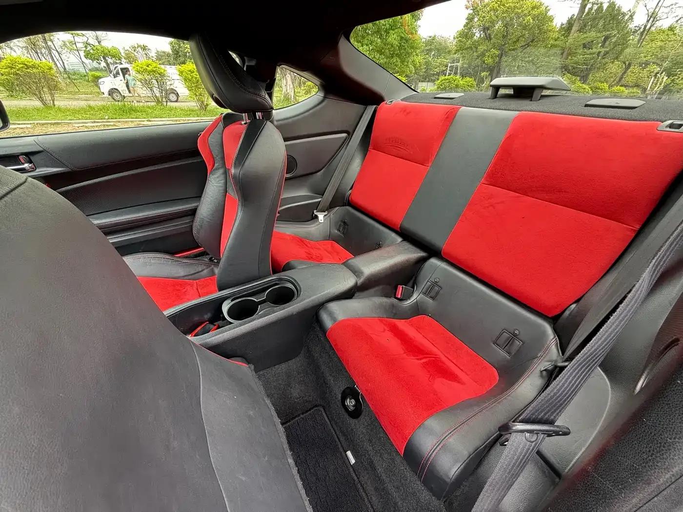 Toyota 86 2014 2.0L Automatic Luxury — миниатюра 12