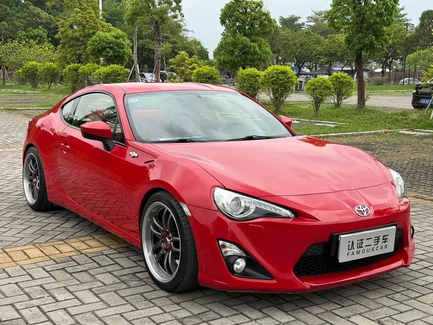 Toyota 86 2014 2.0L Automatic Luxury — миниатюра 3