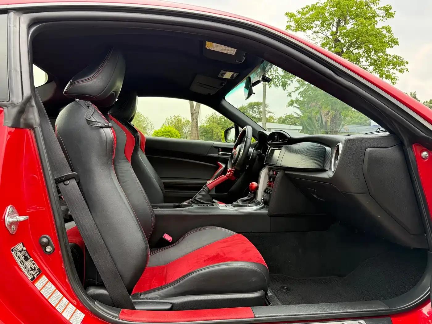 Toyota 86 2014 2.0L Automatic Luxury — миниатюра 10