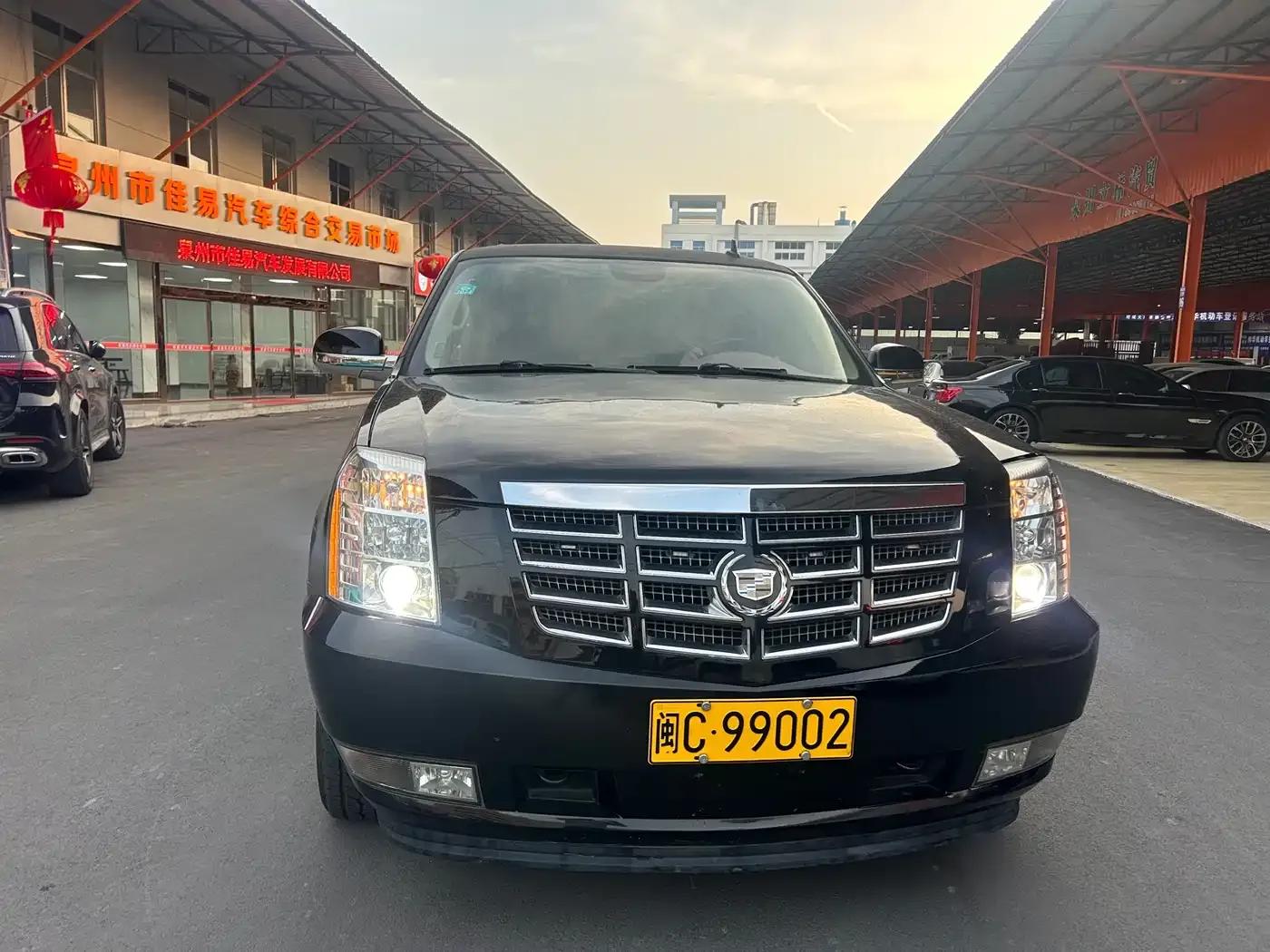 2013 Cadillac Escalade 6.2L ESV Platinum Edition Extended Wheelbase — миниатюра 1