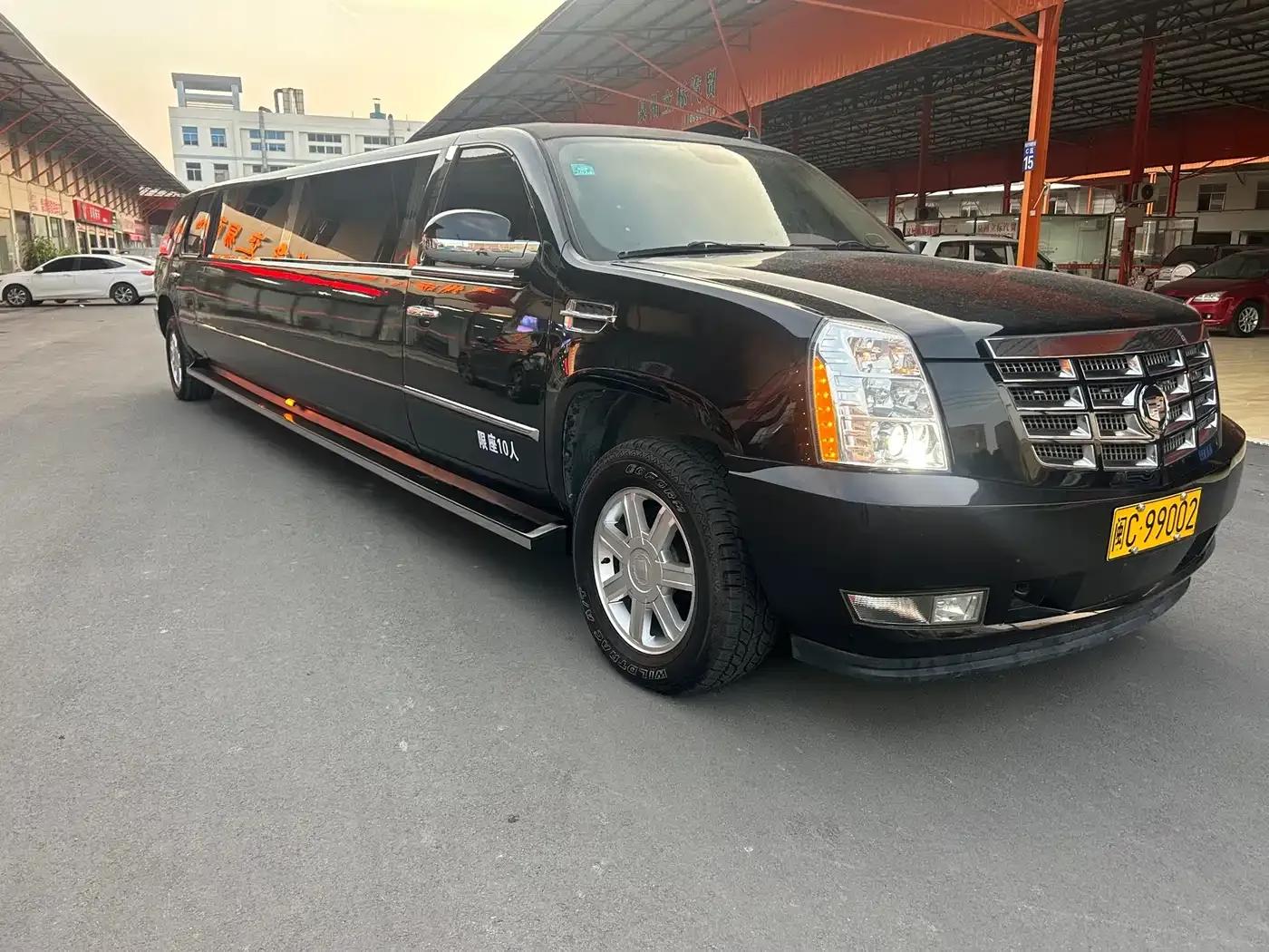 2013 Cadillac Escalade 6.2L ESV Platinum Edition Extended Wheelbase — миниатюра 2