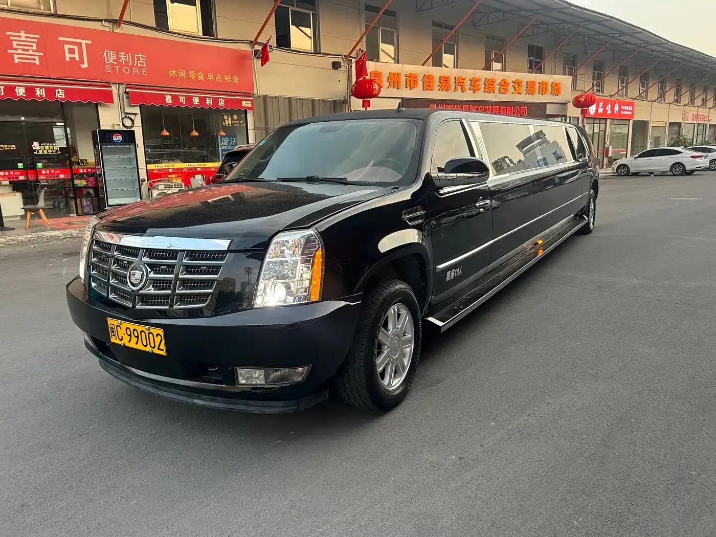 2013 Cadillac Escalade 6.2L ESV Platinum Edition Extended Wheelbase — миниатюра 3