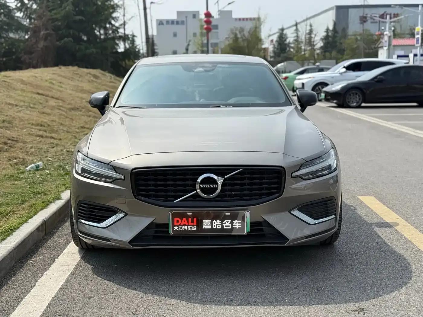 2021 Volvo S60 Plug-in Hybrid T8 E-Drive Hybrid AWD Inscription Luxury Edition — миниатюра 2