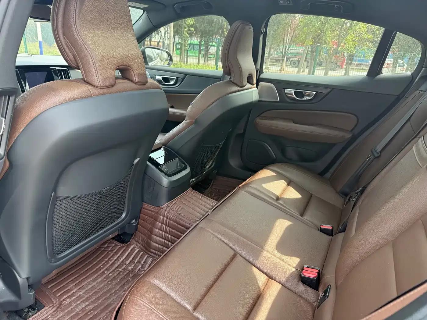 2021 Volvo S60 Plug-in Hybrid T8 E-Drive Hybrid AWD Inscription Luxury Edition — миниатюра 6