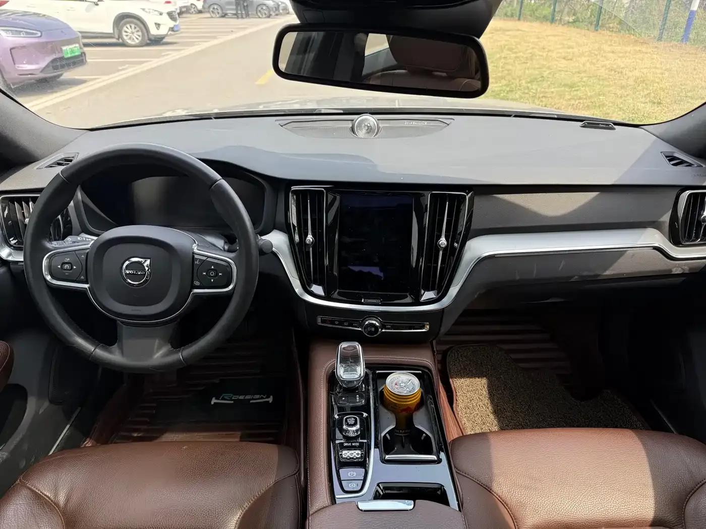2021 Volvo S60 Plug-in Hybrid T8 E-Drive Hybrid AWD Inscription Luxury Edition — миниатюра 7