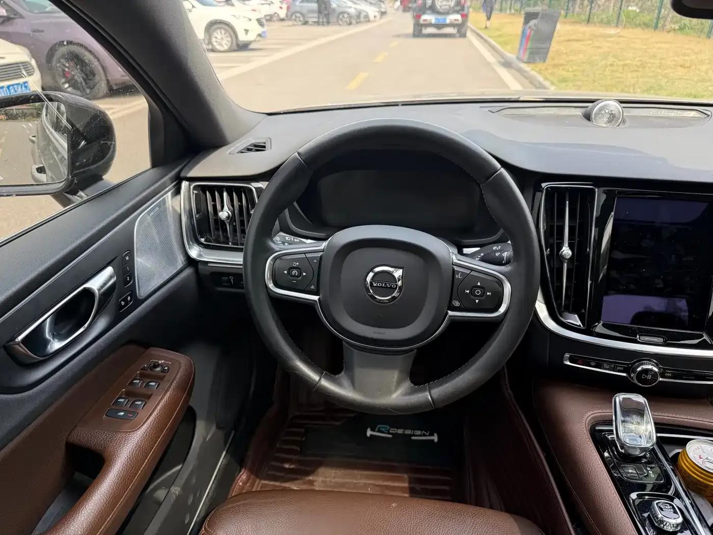 2021 Volvo S60 Plug-in Hybrid T8 E-Drive Hybrid AWD Inscription Luxury Edition — миниатюра 8