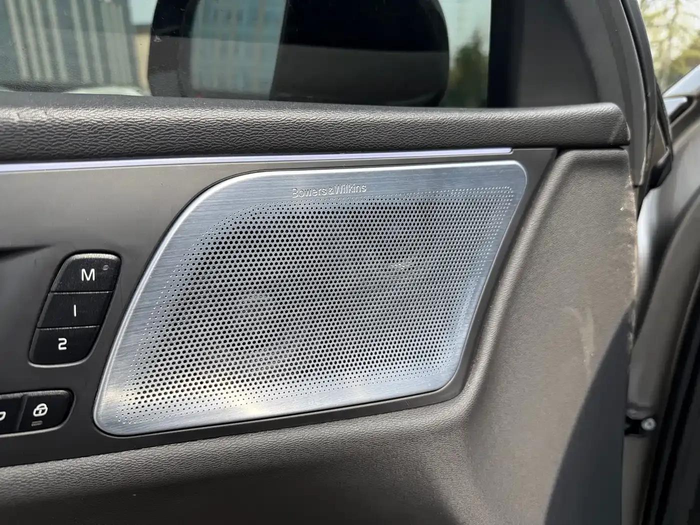 2021 Volvo S60 Plug-in Hybrid T8 E-Drive Hybrid AWD Inscription Luxury Edition — миниатюра 10
