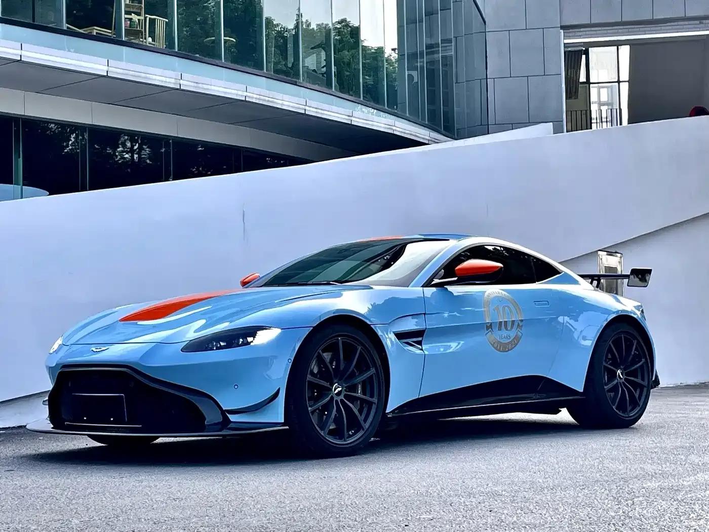 2019 V8 Vantage 4.0T V8 Racing Legend Limited Edition — миниатюра 1