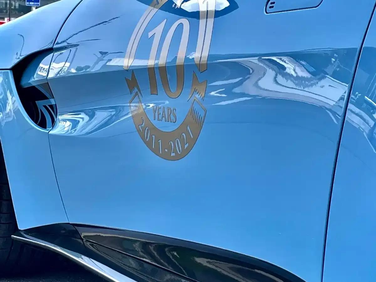 2019 V8 Vantage 4.0T V8 Racing Legend Limited Edition — миниатюра 11