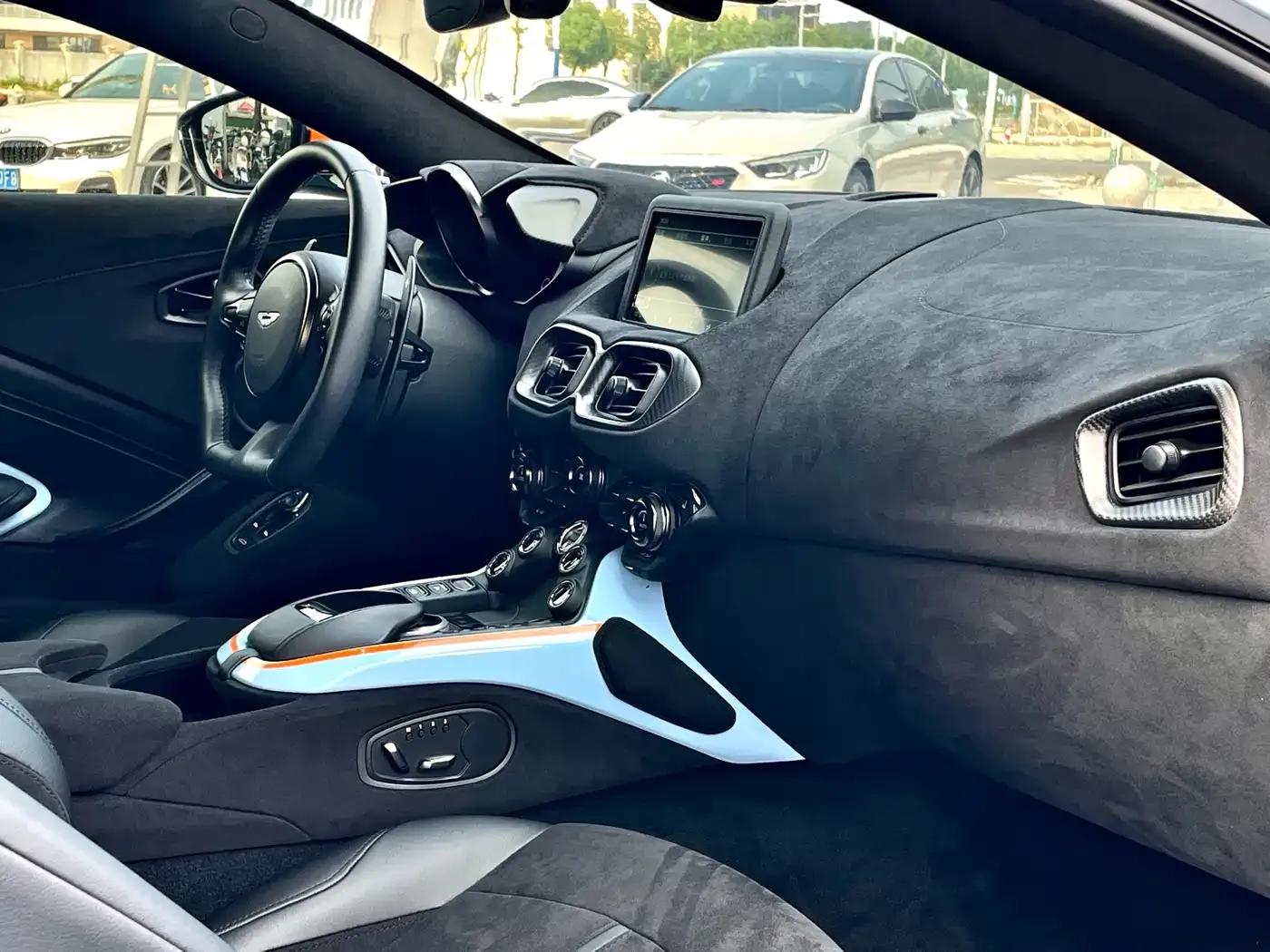 2019 V8 Vantage 4.0T V8 Racing Legend Limited Edition — миниатюра 15