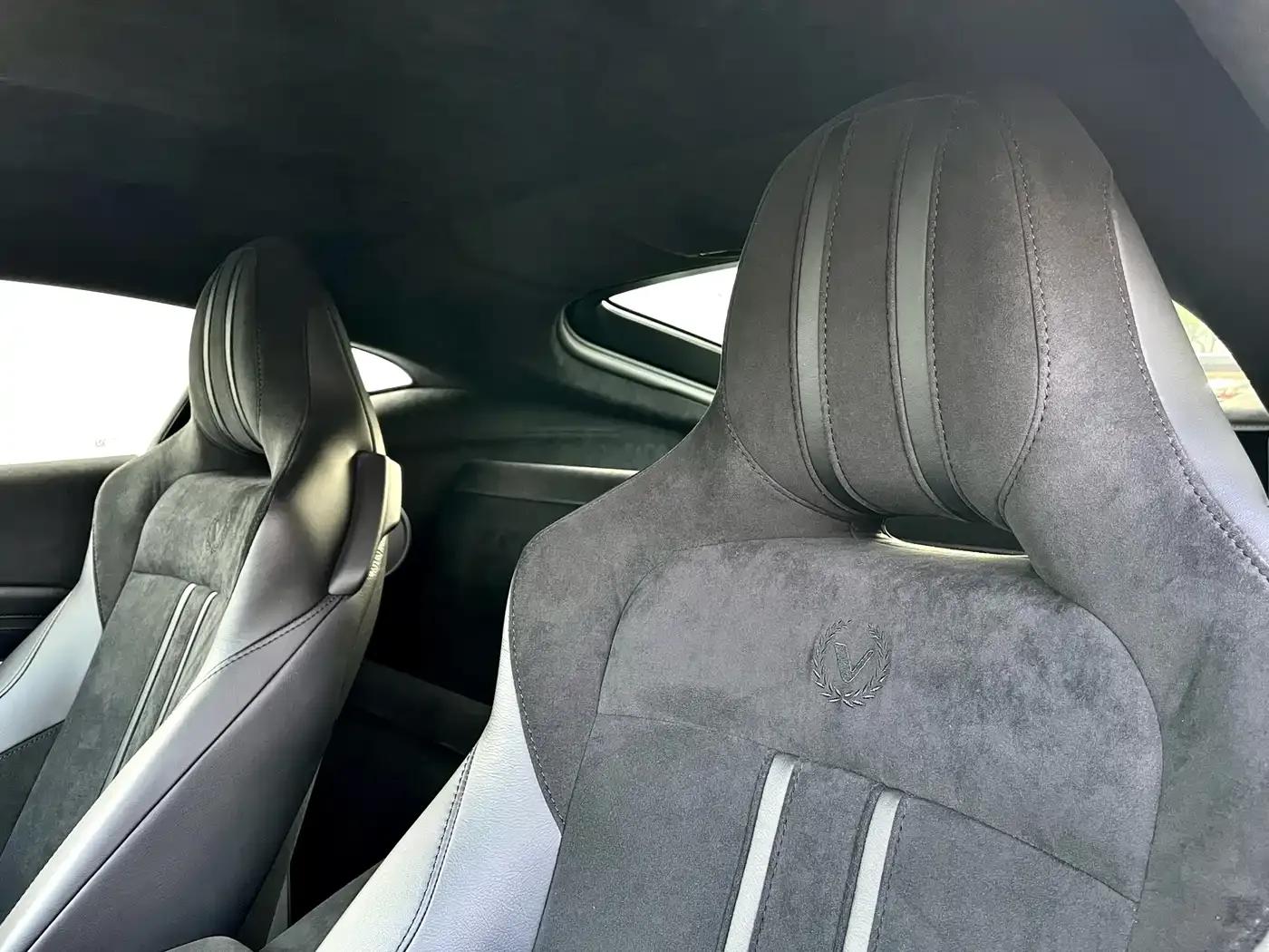 2019 V8 Vantage 4.0T V8 Racing Legend Limited Edition — миниатюра 18